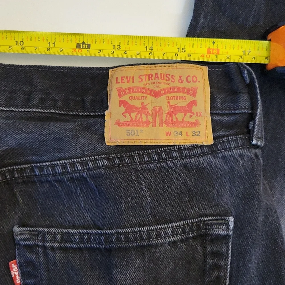 LEVI'S 501 Well Worn Broken In Button Fly Jeans 34